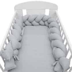 Ochranný mantinel do postýlky cop mušelínový New Baby světle šedý