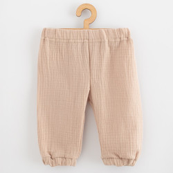 Kojenecká mušelínová souprava tričko a kalhoty New Baby beige